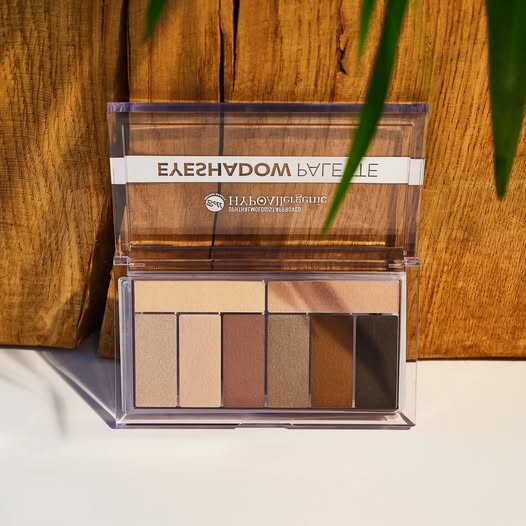 Paleta de sombras hipoalergénica HYPO de Bell Cosmetics con tonos neutros y versátiles para maquillaje seguro y delicado en ojos sensibles