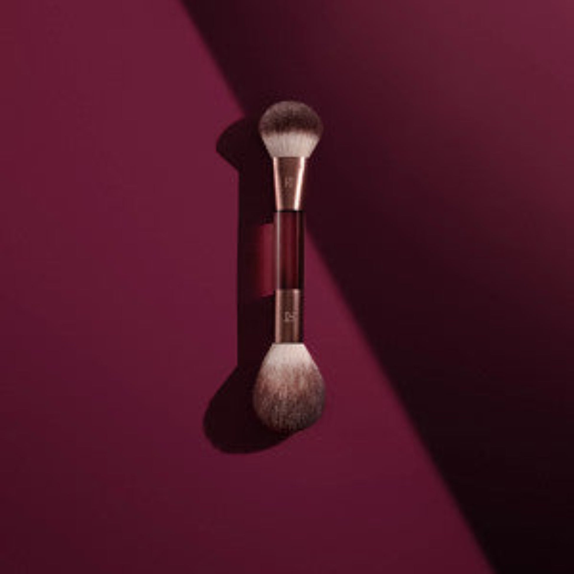 Real Techniques - Limited Edition Cherry On Top It's All Blush Brush - OSUNBrochas de MaquillajeREAL TECHNIQUES